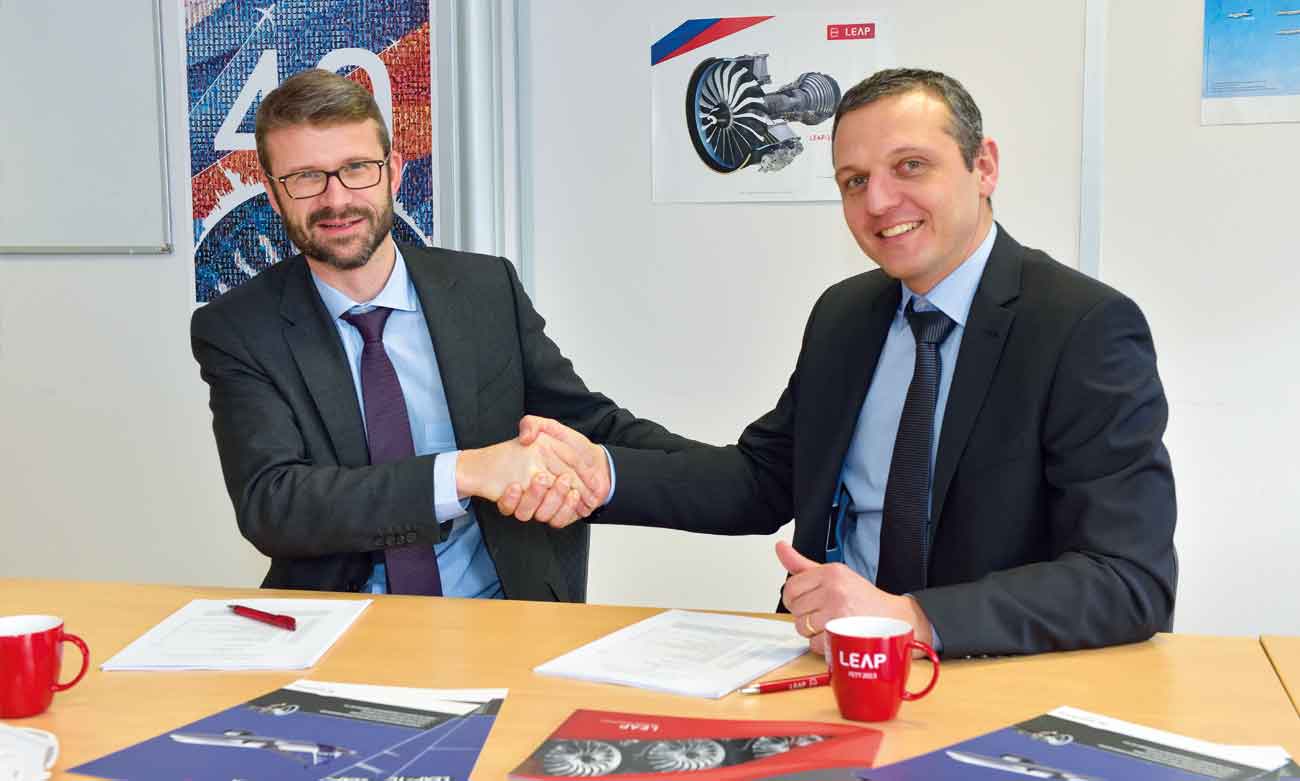 Handshake of C.Barbe and C.Goubet for CFM LEAP tooling license agreement